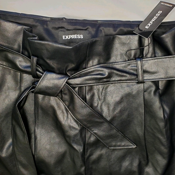 Express Shortie High Rise Faux Leather Shorts - Picture 4 of 10
